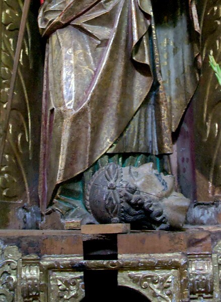Nave St. Catherine of Alexandria altar, head of Emperor Maxentius - Santa Ana, high & nave altars