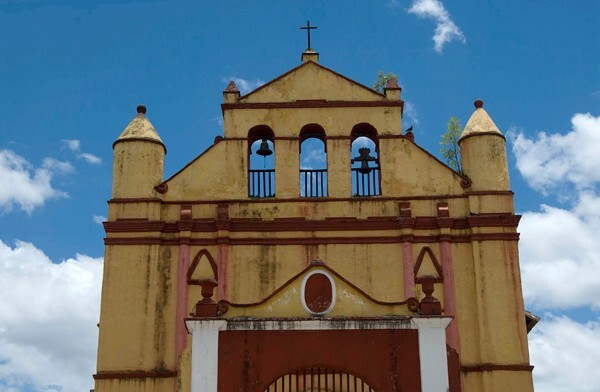 Façade espadaña & turrets - San Nicolás