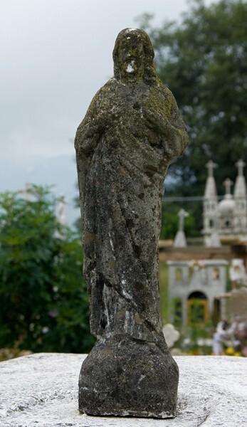 Cemetery sculpture - Los Santos Reyes