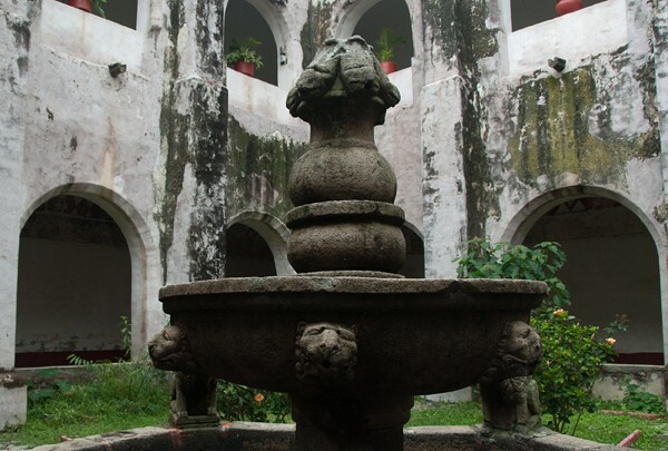 Santiago Apóstol, cloister fountain, basin & finial - Ocuituco, Morelos