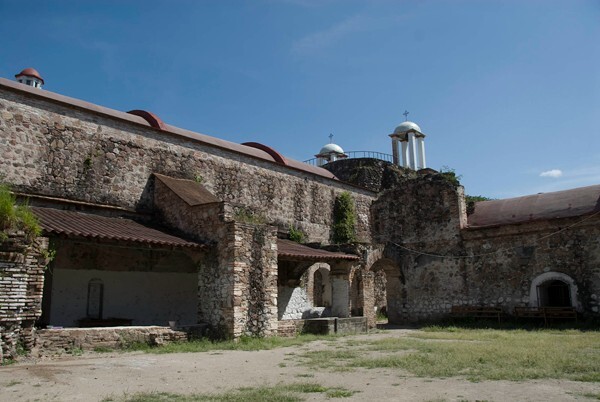 15_Nejapa de Madero, Oaxaca, Santo Domingo, patio - Santo Domingo