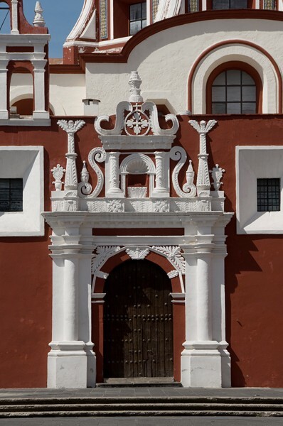 Exterior portal - Capilla del Rosario