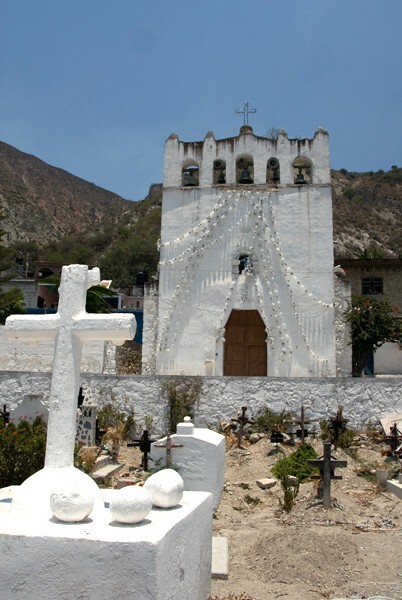 San Pedro Apóstol, façade & atrial cross - Amajatlán, Hidalgo
