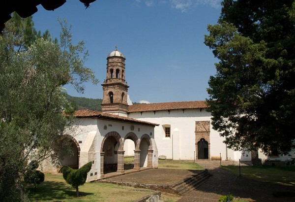 Hospitalito (left); La Soledad (right) - Hospital Chapel (hospitalito)