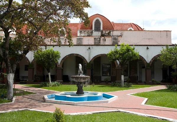 Santa Cruz, patio & fountain - Tepic, Nyarit