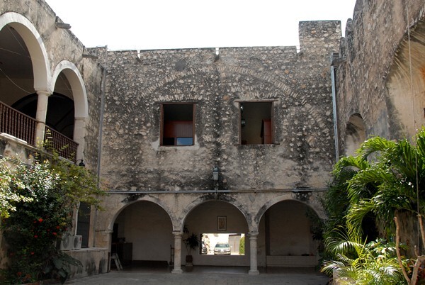 San Ildefonso, patio - San Ildefonso (Catedral)