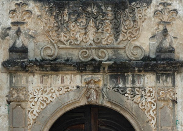 La Soledad, façade portal archivolt, cornice & reliefs - Malinalco, México