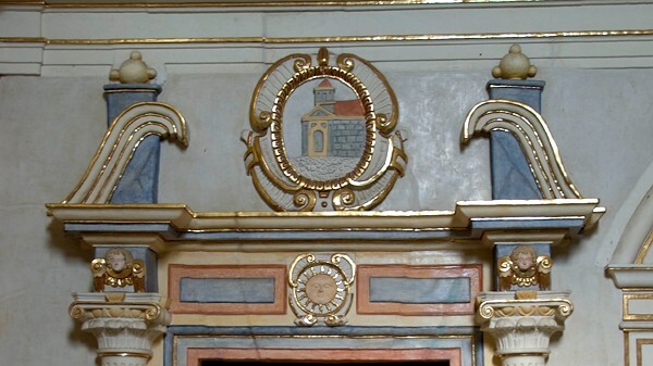 Convent portal, entablature & finials - Convento
