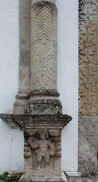 La Natividad de Nuestra Señora, façade, left column - Zapotitlán de Méndez, Puebla