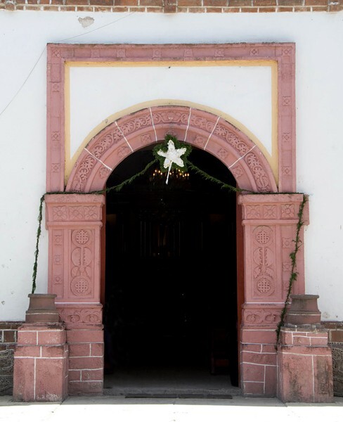 Santo Domingo, façade, main portal alfiz - Aztecameca, México