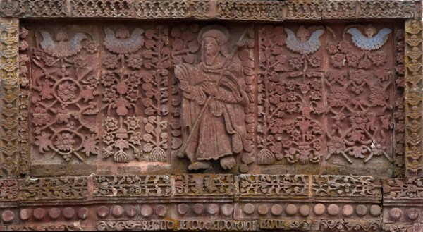 Façade entablature - Santiago Apóstol
