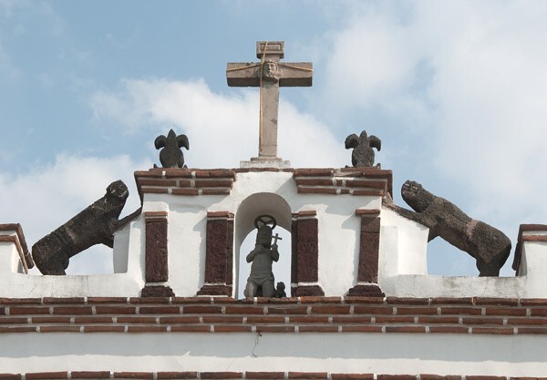 San Jerónimo, atrial gate, second story - Xonacahuacan, México