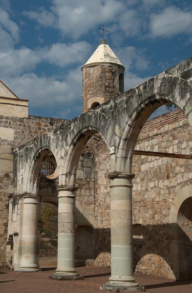 Santiago Matamoros, capilla abierta, nave arches & turret - Santiago Matamoros, capilla abierta (basílica)