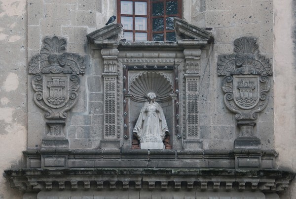 Façade sculpture & coat of arms - San Diego