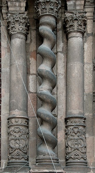 Capilla del Sagrario, portal columns & salomónica - Nuestra Señora de Guadalupe