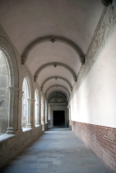 Lower cloister walk, barrel vault - Santa María Magdalena, cloister & convento