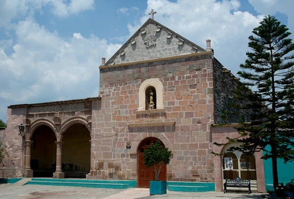 San Juan Evangelista, façade & portería - Tararameo, Michoacán