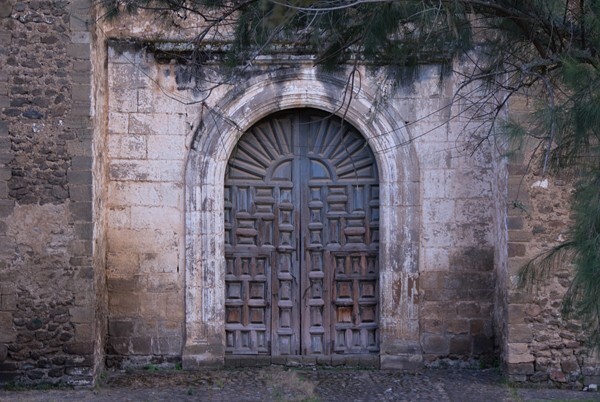 El Divino Señor, N portal - El Divino Señor, façade, portería, N door, nave & atrial wall cross