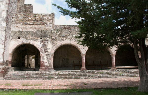 Portería - San Juan Bautista, façade, portería, porciúcula door, cistern & atrial gate