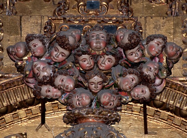Santa Inés, high altar, cherub heads - Santa Inés, Tlaxcala