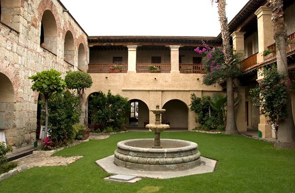 Santa Catalina de Sena, patio fountain - Santa Catalina de Sena