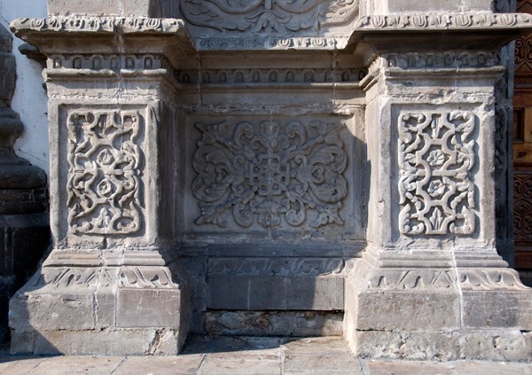 Façade, lower tier, pillar base entrecalle - La Soledad