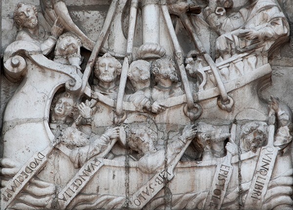 Façade, right portal relief detail, Ship of The Church - Catedral de La Asunción