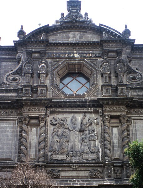 Façade, upper tiers - San Agustín