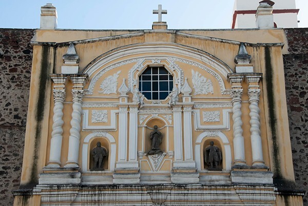 Lateral façade, upper tier - La Tercera Orden