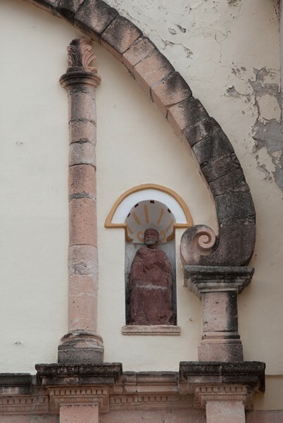 Santiago, façade, upper tier, right pilaster & sculpture niche - Teotongo, Oaxaca