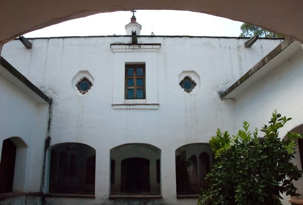 Patio (remodeled, post 16th cent.) - Capilla de Oración Betanzos