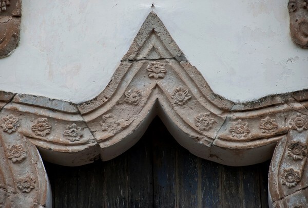San Miguel, façade portal, mixtilinear arch - San Miguel Huautla, Oaxaca
