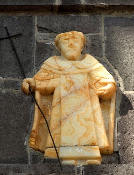 Façade relief, top tier relief, St. Dominic, closeup - Santo Domingo