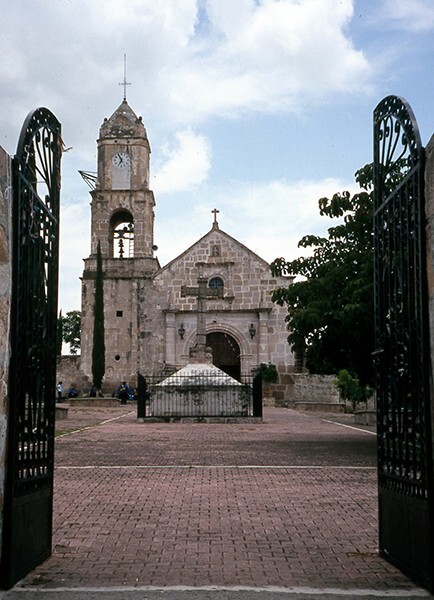 El Señor de la Expiraciónm, atrio - Capacho, Michoacán