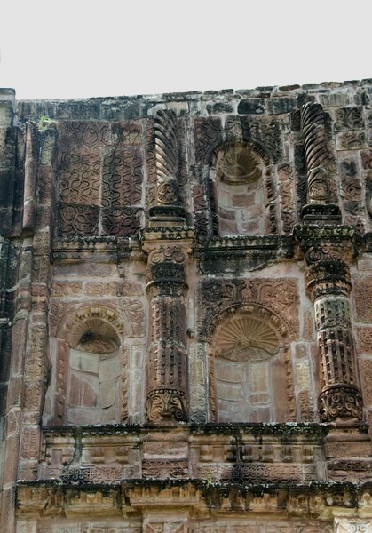 Second & top tier sculpture niches (left) - Façade