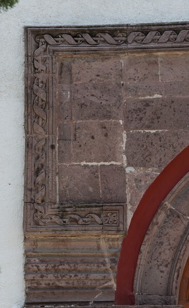 Façade alfiz closeup (left) - Santiago Apóstol