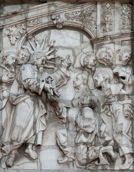 Façade, left portal relief closeup, St. Peter Receiving the Keys - Catedral de La Asunción