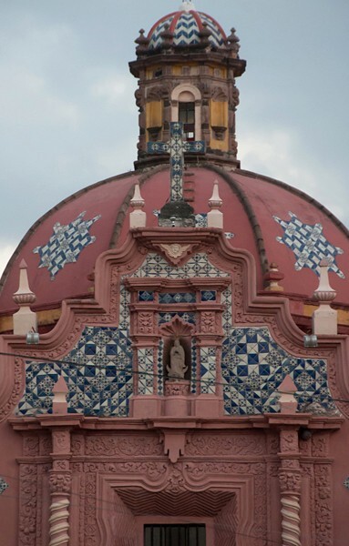 San Esteban, façade, gable azulejos & dome - Axapusco, México