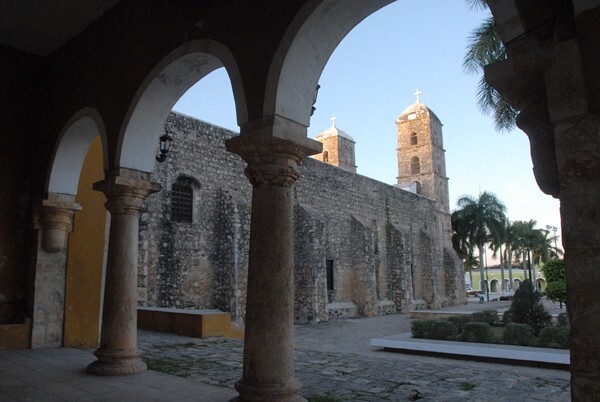 San Francisco de Asís, capilla abierta & exterior nave - Hecelchakán, Campeche