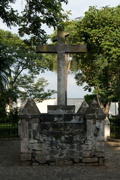 Atrial cross & stump - La Asunción de Nuestra Señora (Catedral), façade, porciúncula door, capilla abierta, cloister