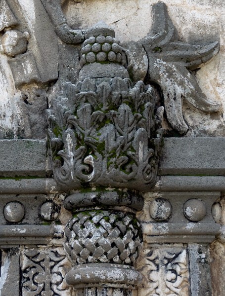 Porciúncula portal, right pilaster & capital - San Miguel Arcángel, façade, portería, crosses & porciúncula door