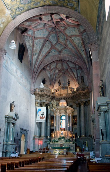 Nave & sanctuary - San Miguel Arcángel, nave, apse, & sotocoro murals