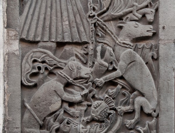 Left pilaster, lower half relief - Casa del que mató el aminal (main portal)