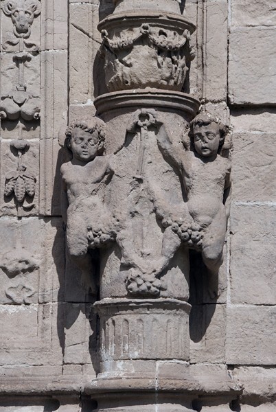 Façade pillar with cherubs - San Agustín, façade