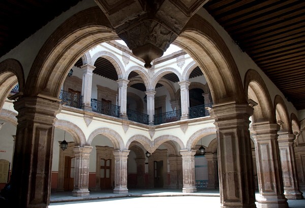 Palacio de Justicia, patio - Palacio de Justicia