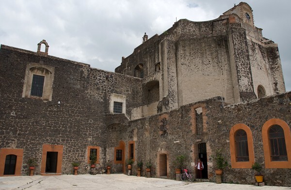 Apse & convento - San Pedro Apóstol