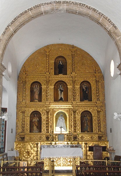 High altar & chancel arch - La Candelaria