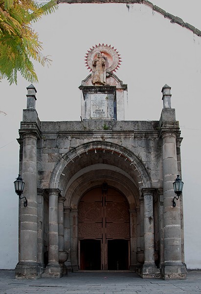 Façade, portal narthex - San Juan Bautista