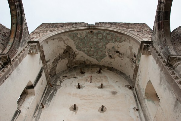 Basilica sanctuary, barrel vault - Santiago Apóstol (ruins)