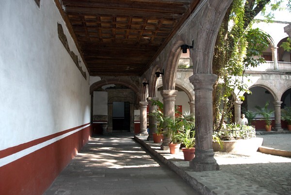 San Felipe y Santiago, lower cloister ambulatory - Azcapotzalco